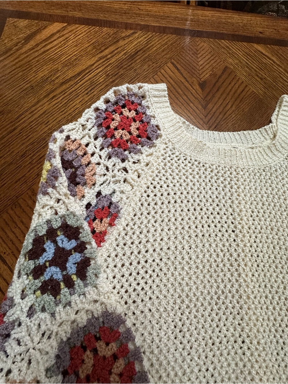 POL Cream Crochet-Sleeve Sweater with Multicolor Granny Squares - Picture 5 of 10